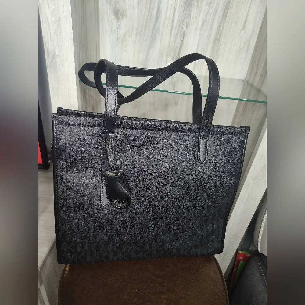 Michael Kors Gray Canvas Darien Signature MD Tote New No Tags